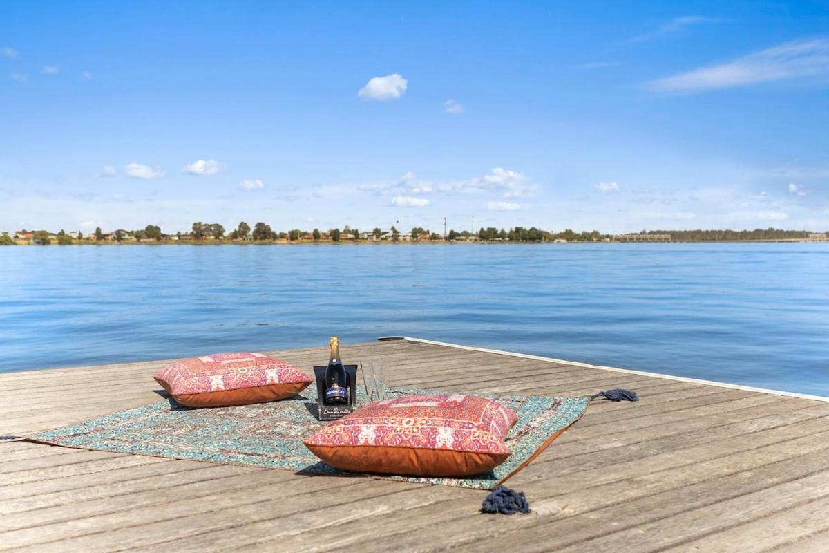 ヤラウォンガ Lakehouse With Jetty & Poolヴィラ エクステリア 写真